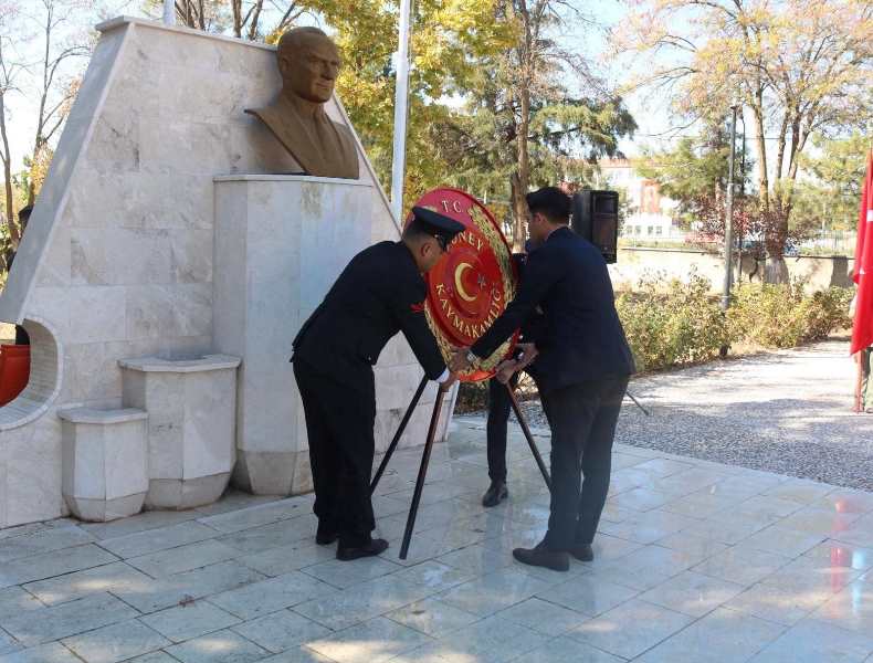 29 EKİM CUMHURİYET BAYRAMI ÇELENK SUNMA TÖRENİ DÜZENLENDİ